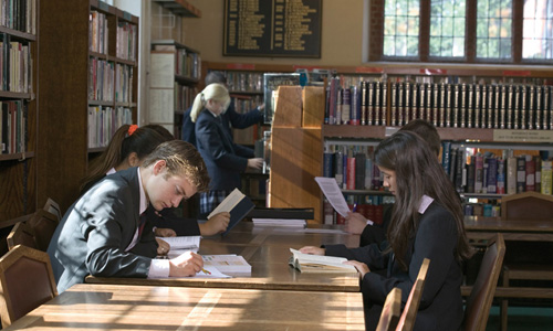 申请到英国留学费用具体有哪些？