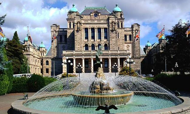 加拿大热门留学省区利弊分析