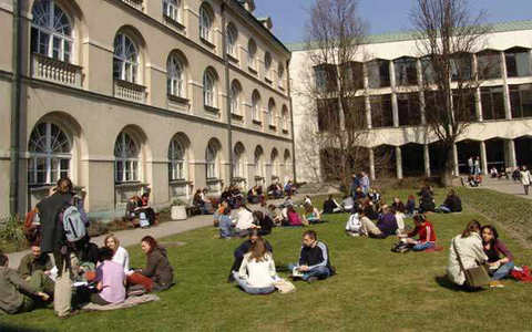留学择校是不是只需要看大学的排名？