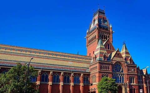 美国哈佛大学学费一年是多少钱？